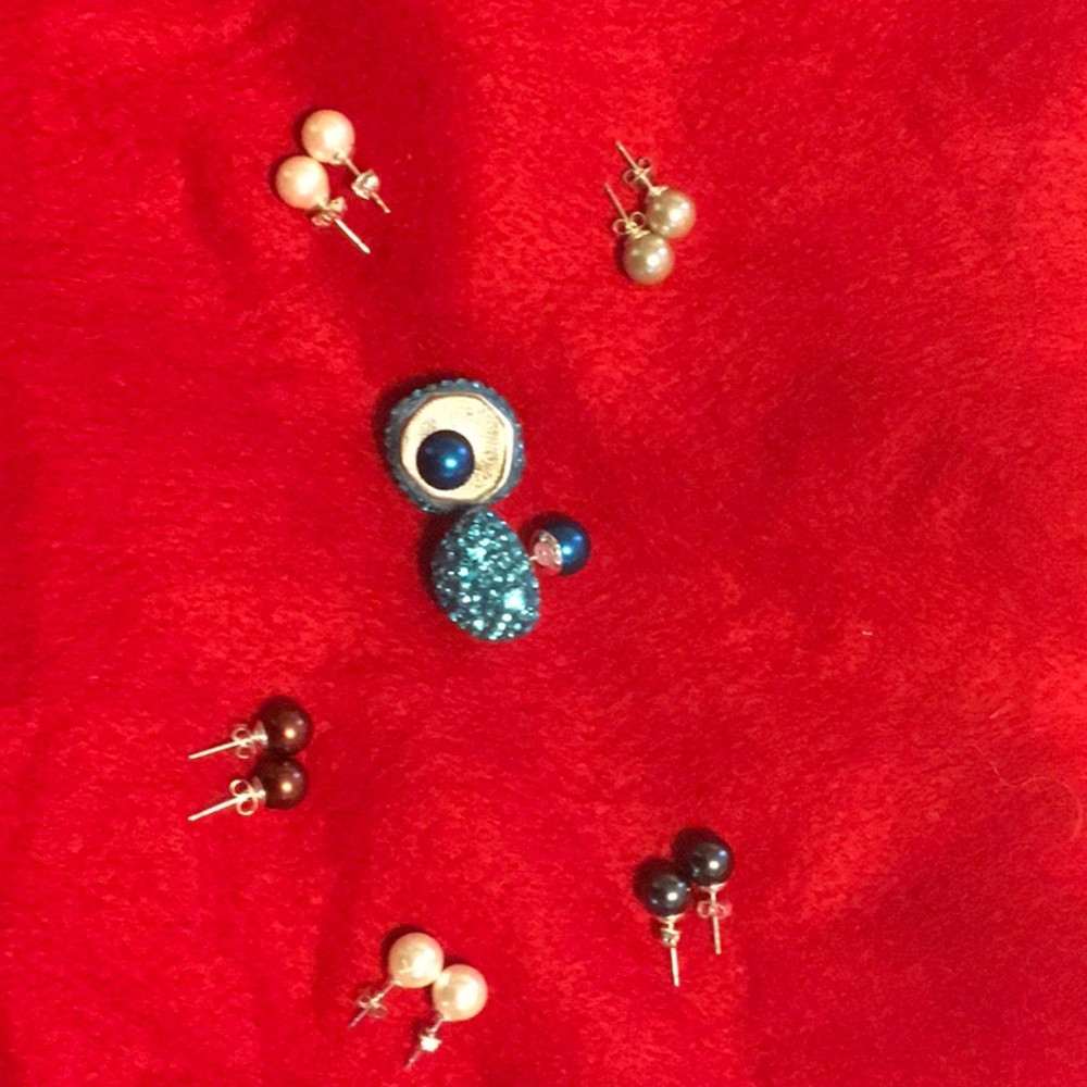 Pose earrings